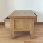 Konferenčný stolík z masívu s dvomi zásuvkami