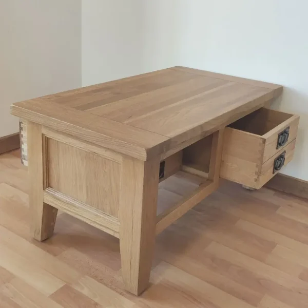 Dubový konferenčný stolík pohľadový z oboch strán