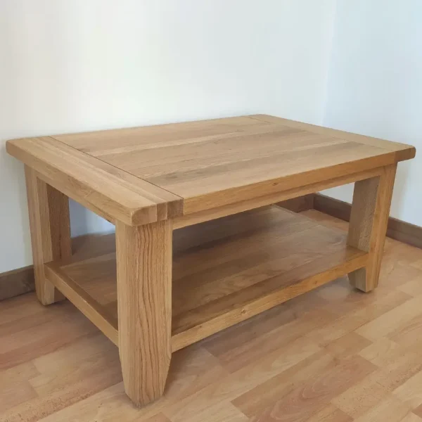 Masívny obdĺžnikový stolík do obývačky
