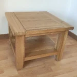 Konferenčný stolík v tvare štvorca