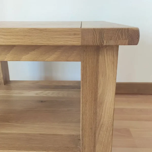 Štvorcový konferenčný stolík