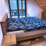 Masívna manželská posteľ SEL037