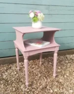 Konzolový stolík natretý kriedovou farbou do exteriéru Frenchic Dusky Blush