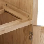 Kuchynská skrinka pod dvojdrez z masívu s 2 dvierkami, detail