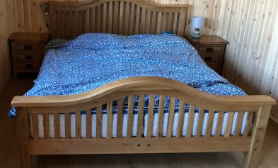 Štýlová masívna manželská posteľ z dubového dreva u nášho zákazníka.