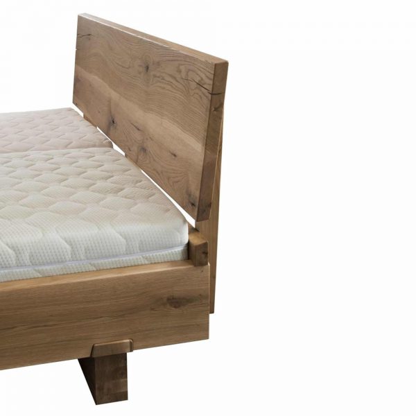 Levitujúca manželská moderná posteľ z masívu s 10 ročnou zárukou