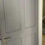 Premaľovanie interiérových dverí na modro - sivá - bledomodrá - orgovánová- exteriérová farba Frenchic Stormy