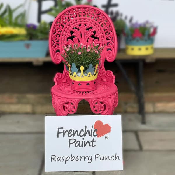 Jedálenská stolička obohatená o kriedovú farbu Frenchic Al Fresco Raspberry Punch
