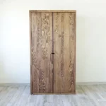 Drevená patinovaná skriňa z borovice