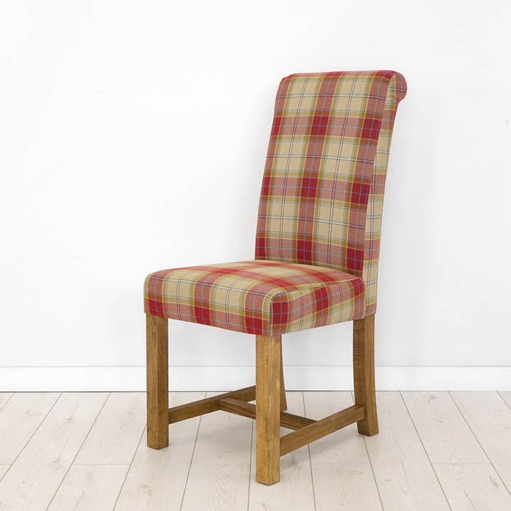 Červená stolička drevená
