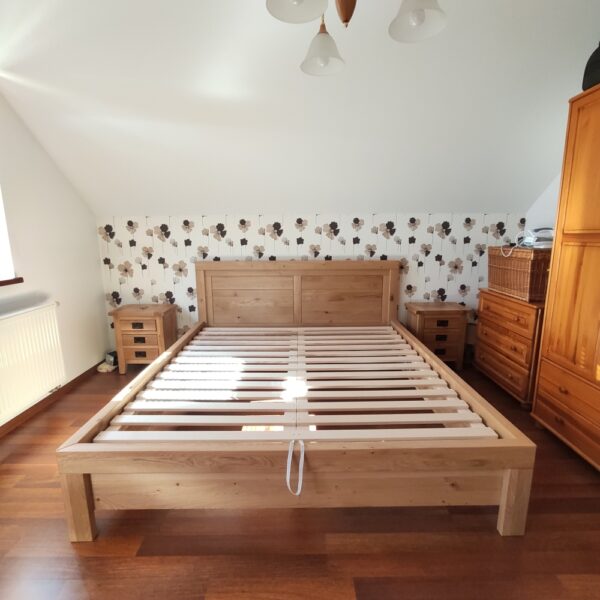 Manželská posteľ 180x200 s nočnými stolíkmi
