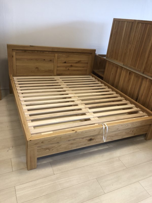 postel s kvalitnymi latkovymi rostami jasen