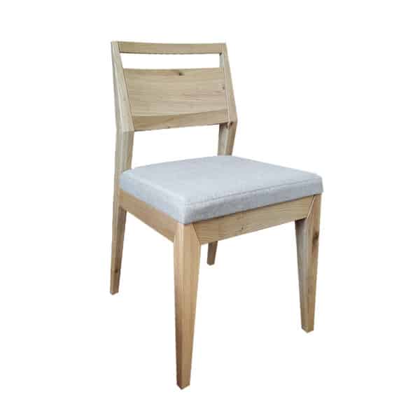 Moderná dubová stolička s textilným čalúneným sedákom Urban 1