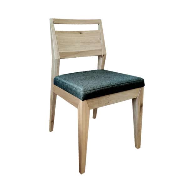 Moderná dubová stolička s textilným čalúneným sedákom Urban 11