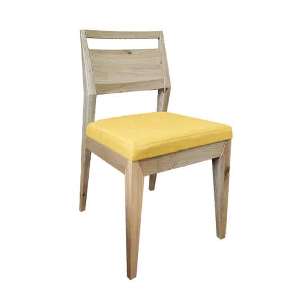 Moderná dubová stolička s textilným čalúneným sedákom Urban 14