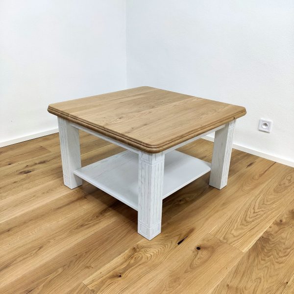 Biely drevený konferenčný stolík z masívu