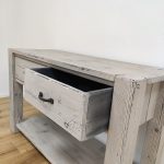 Smrekový konzolový stolík šedej farby