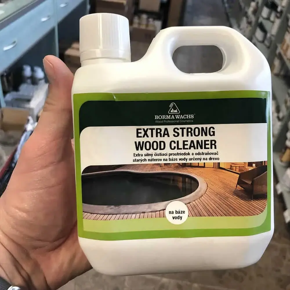 čistiaci prostriedok na drevo v exteriéri Extra Strong Wood Cleaner 1liter