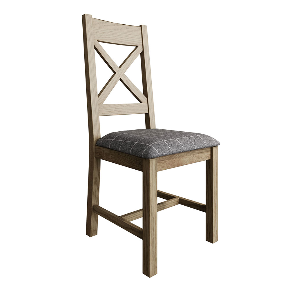Jedálenská stolička z HO línie so sivým sedákom a operadlom do tvaru X
