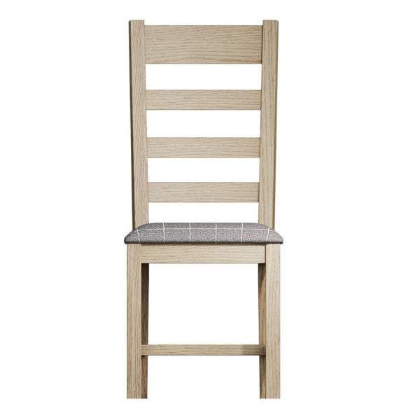 Dubová stolička z HO línie so šedým sedákom