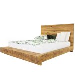 Rustikálna manželská postel s vysokým dreveným čelom z vypraskaných trámov dub olej