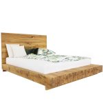 Rustikálna manželská postel s vysokým dreveným čelom z vypraskaných trámov dub olej