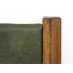 postel s elegantnym celom zelena