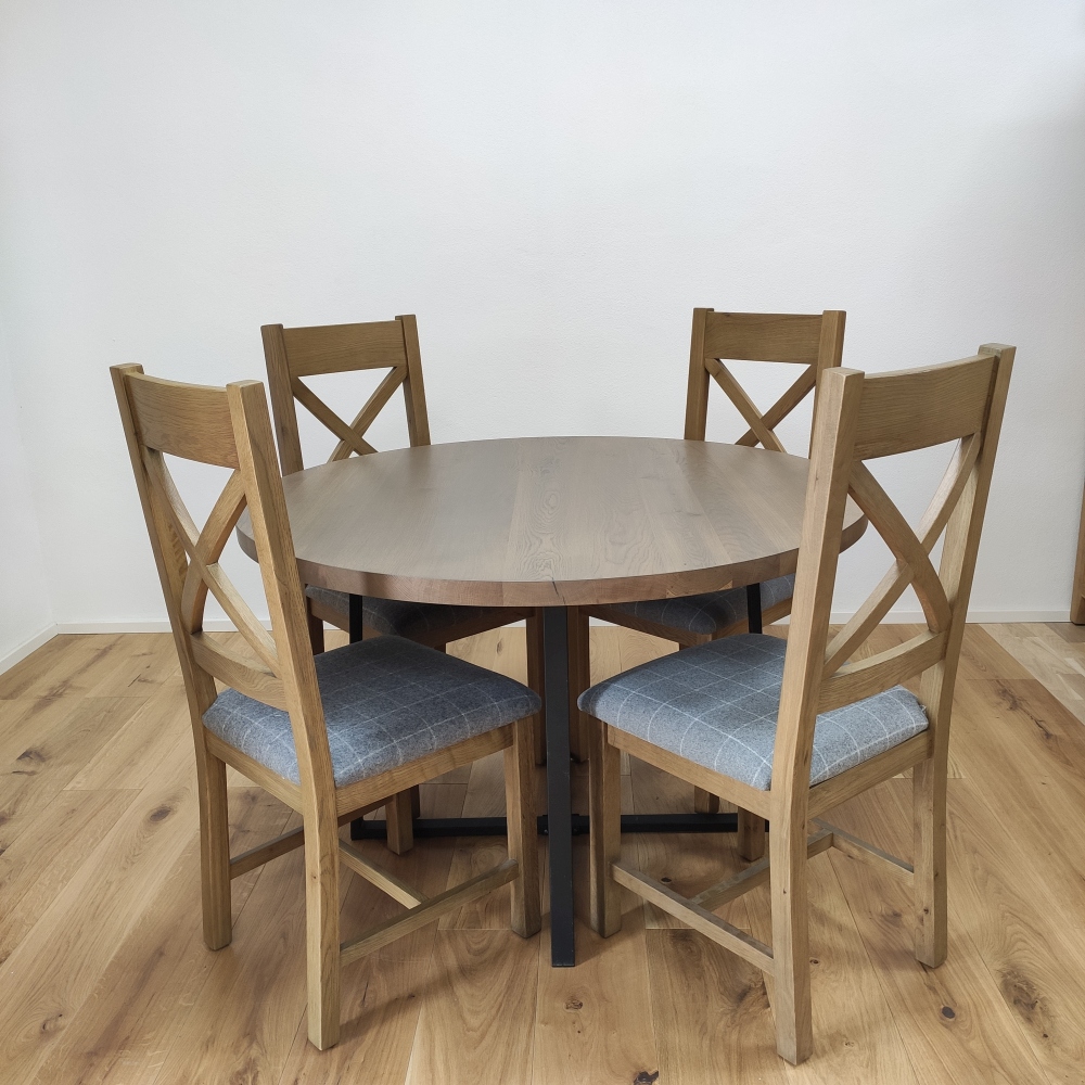 Malý okrúhly jedálenský stôl so 4 stoličkami