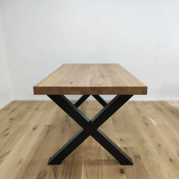 Dubový jedálenský stôl z masívu