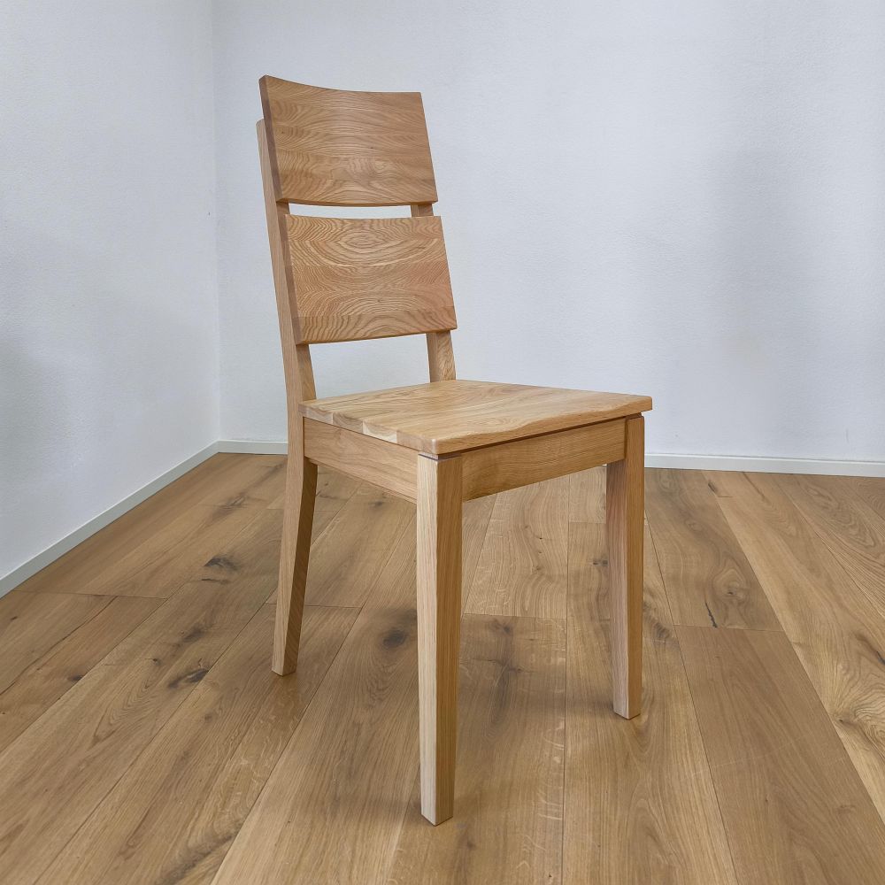 masívna kuchynská stolička