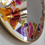 detail okrúhleho dizajnového zrkadla