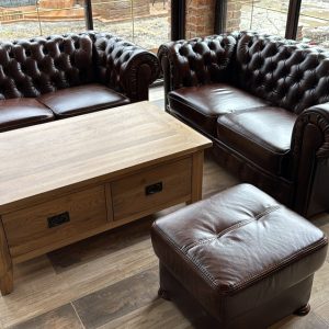 Dubovy konferencny stolik na mieru chesterfield design
