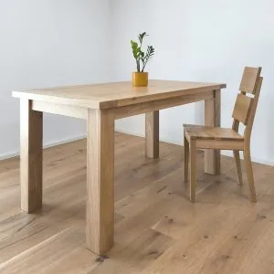 Drevený jedálenský stôl z masívu